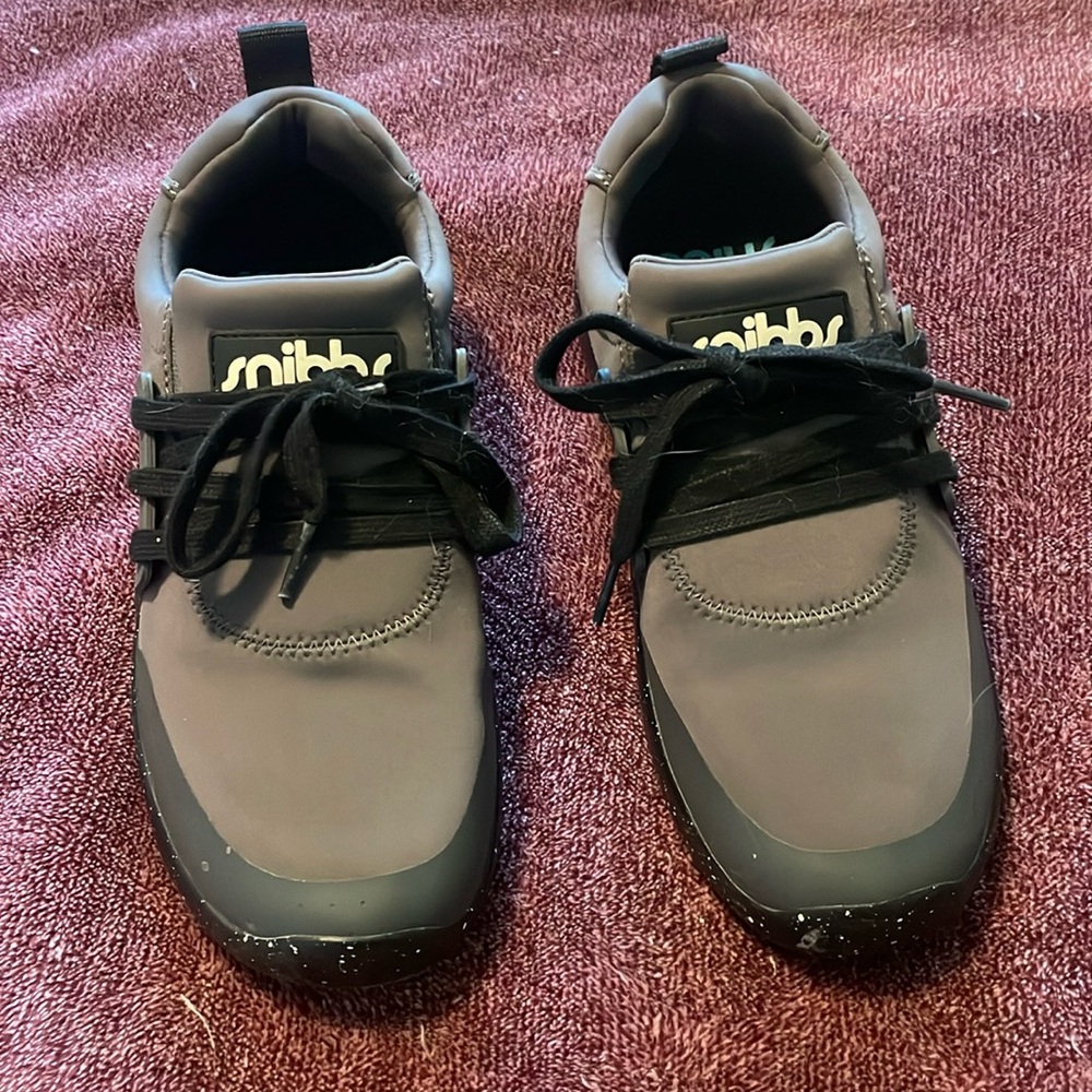 Snibbs work shoes, charcoal grey, size 8.5